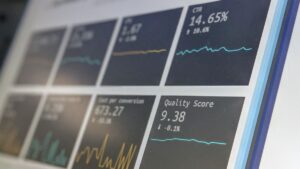 ノートPCの分析ダッシュボード｜Excel集計のAI自動化